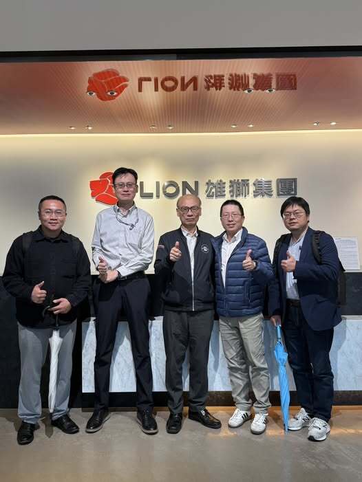 【中心最新消息】3月4日，執行長率技術顧問團隊拜會雄獅集團陳副董事長，雙方就導入客服系統進行合作討論。