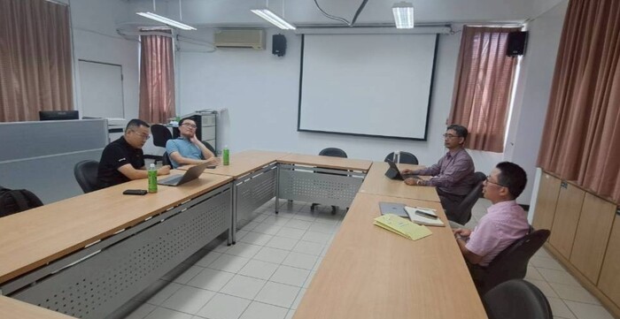 雙方就產學合作案展開討論。圖片