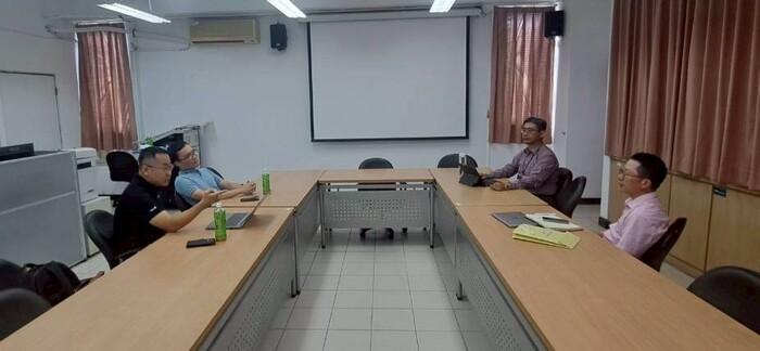 雙方就產學合作案展開討論。圖片