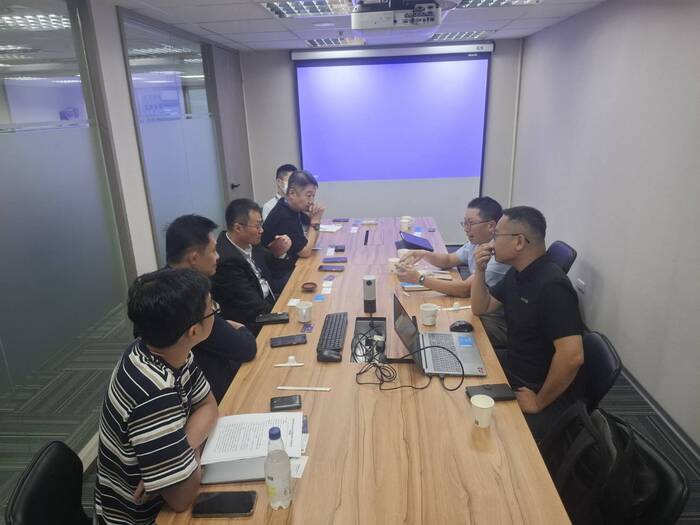 執行長和易飛網團隊交流關於旅遊業導入人工智慧的議題圖片