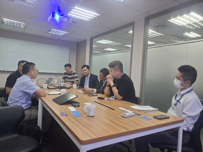 執行長和易飛網團隊交流關於旅遊業導入人工智慧的議題圖片