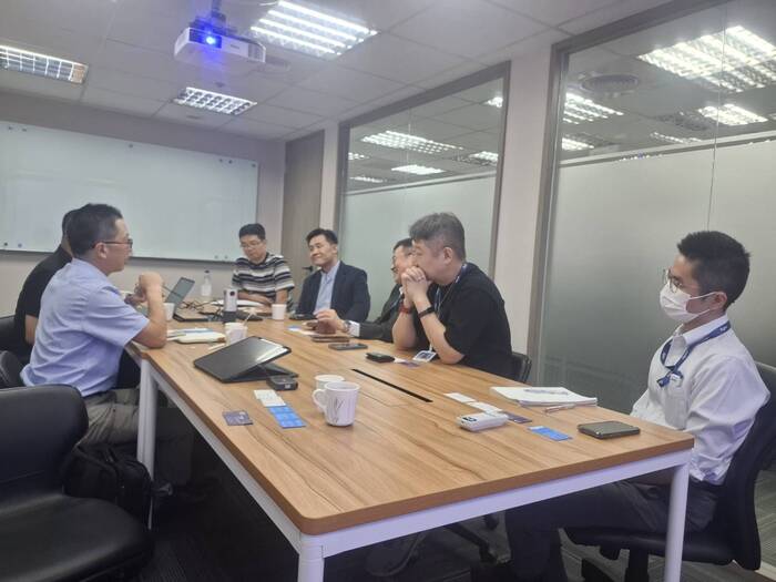 執行長和易飛網團隊交流關於旅遊業導入人工智慧的議題圖片