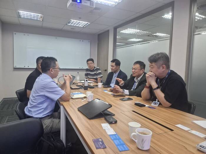 執行長和易飛網團隊交流關於旅遊業導入人工智慧的議題圖片