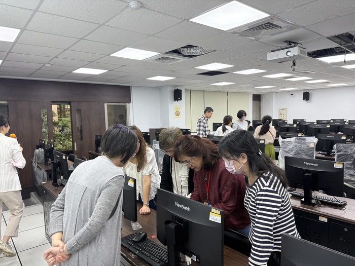 【中心最新消息】AI 賦能教學新紀元！翔名國際于惠如總經理指導本校教師活用 AI 備課與簡報生成圖片