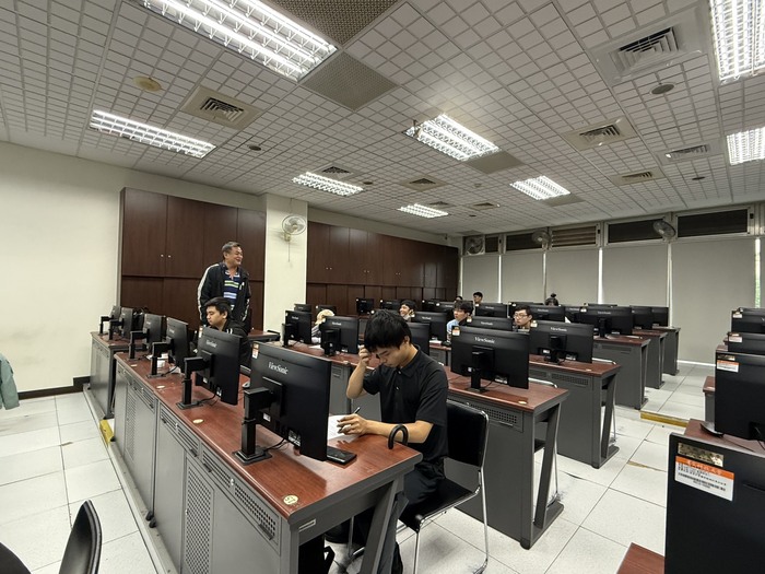 【中心最新消息】製造業AI實務講座：慧穩科技副總經理陳逸華與同學深度交流圖片