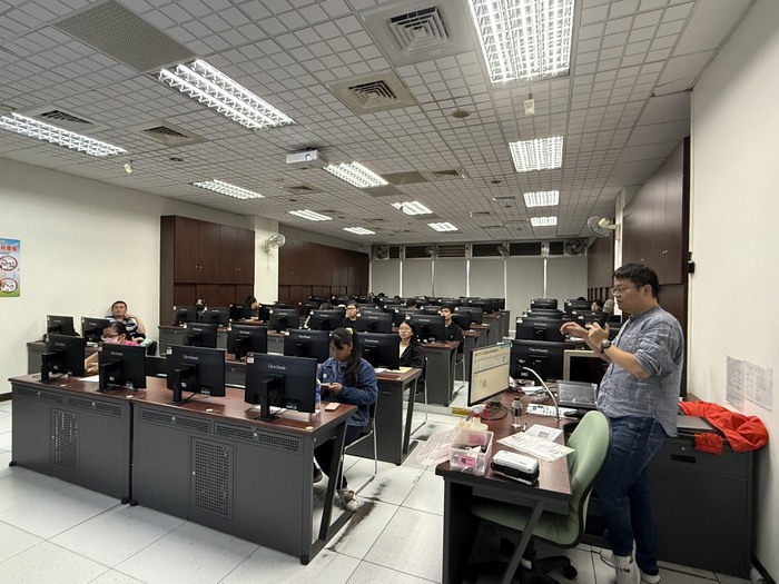 【中心最新消息】製造業AI實務講座：慧穩科技副總經理陳逸華與同學深度交流圖片